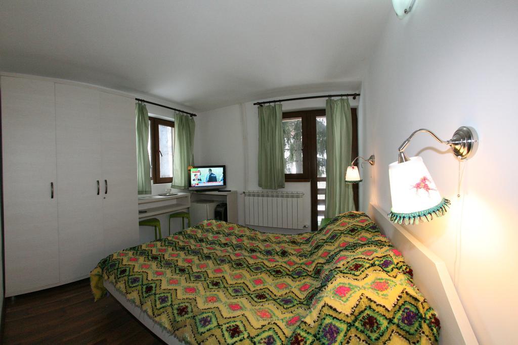 La Buni Buşteni Rom bilde